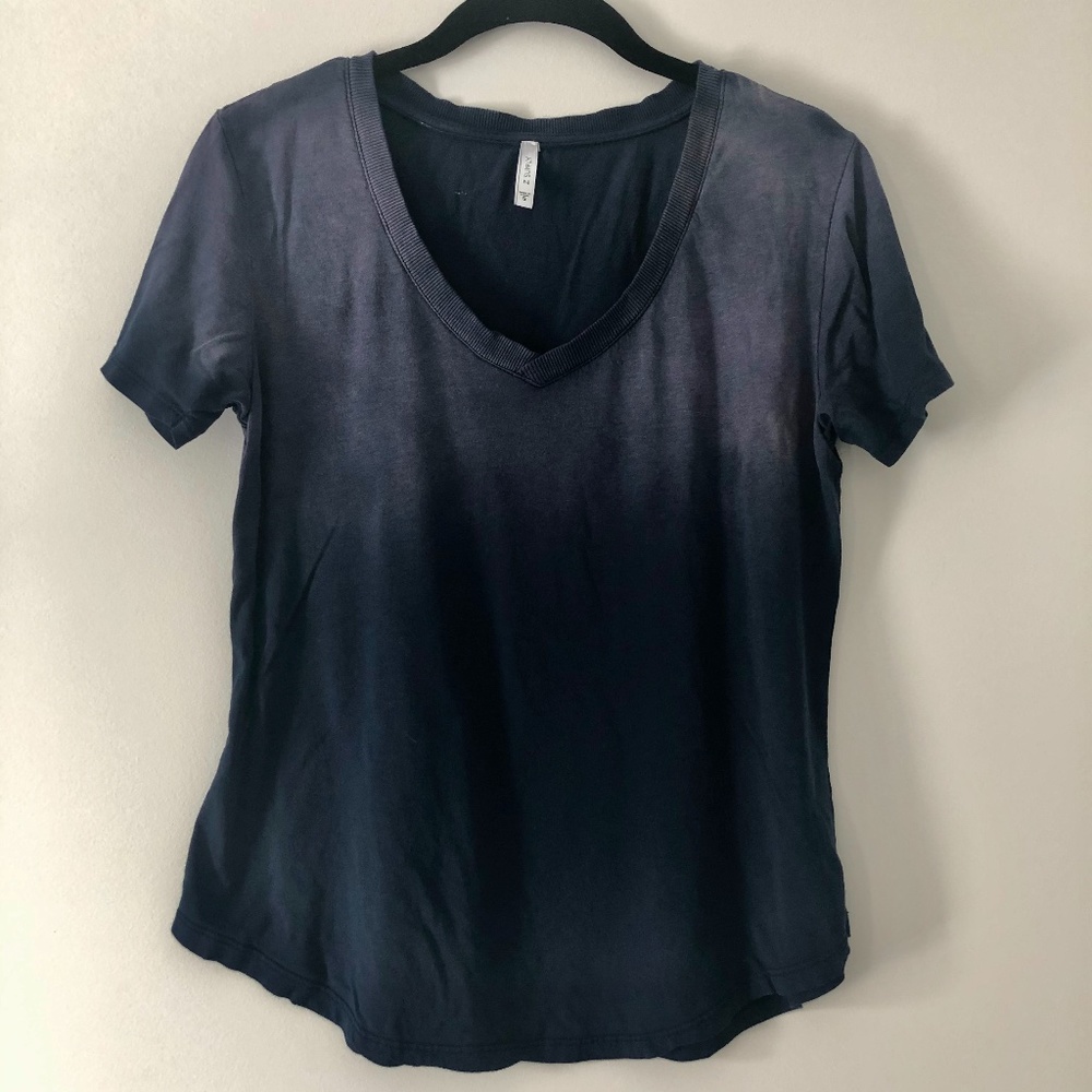 3/20 SALE 🌸 Dip Dye Tee